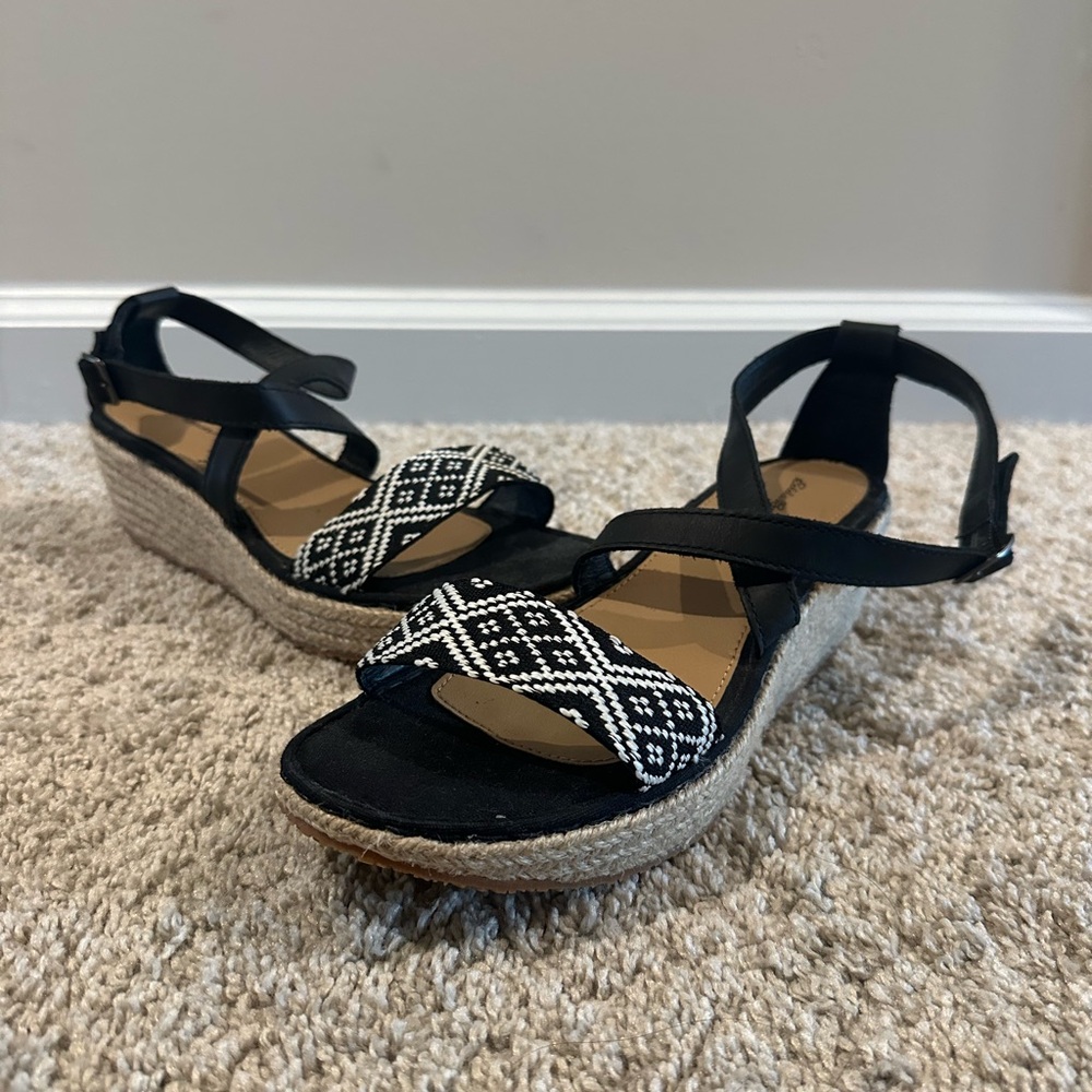 Eddie Bauer Black and White Wedge Sandals